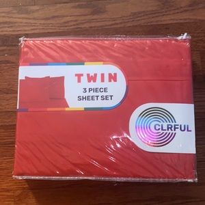 Bath, Bed & Beyond CLRFUL Twin 3 PIECE SHEET SET 100% Microfiber, Red (NEW)
